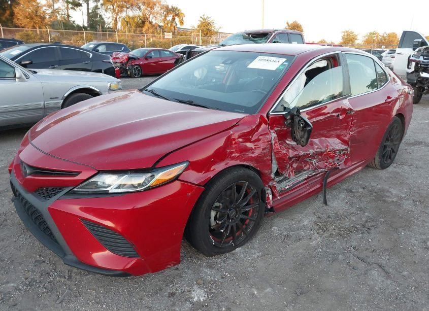 Photo 2 of 2020 Toyota Camry SE (VIN 4T1G11AK7LU395840)