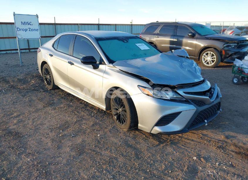 2020 Toyota Camry SE NIGHTSHADE EDITION (VIN 4T1G11AK7LU400471) main photo