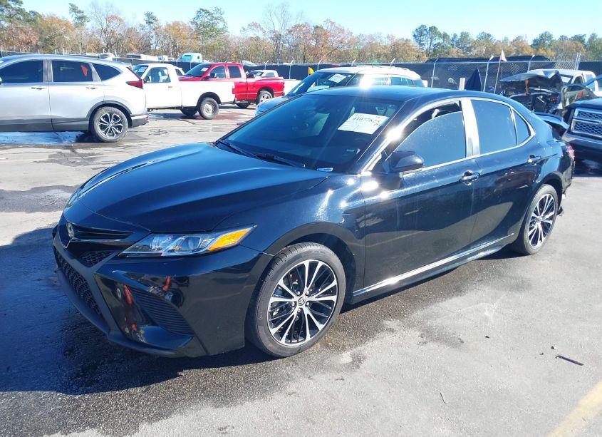 Photo 2 of 2020 Toyota Camry SE (VIN 4T1G11AK7LU503714)