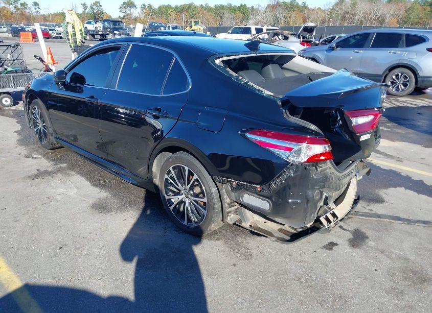 Photo 3 of 2020 Toyota Camry SE (VIN 4T1G11AK7LU503714)