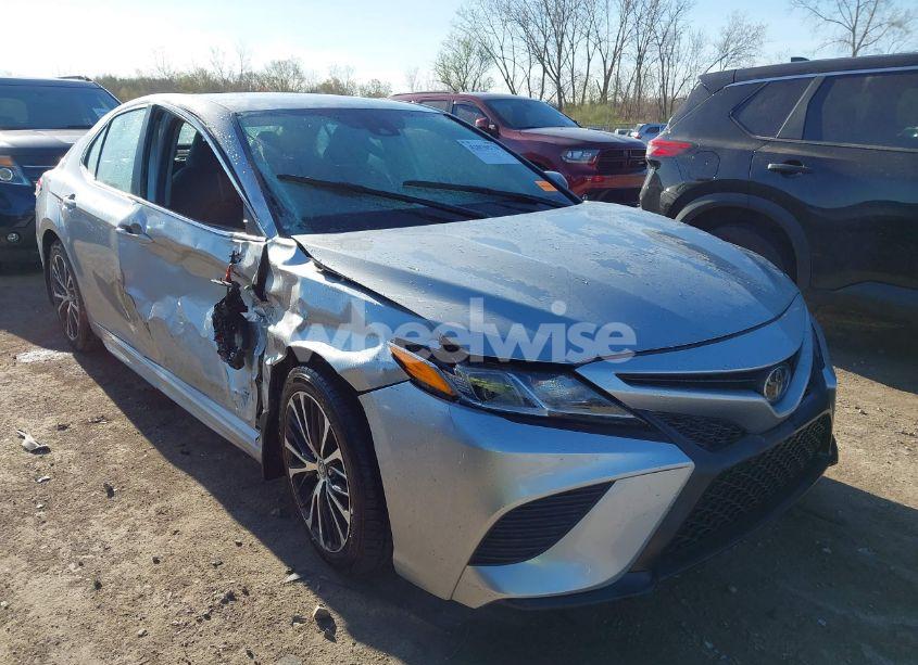 2020 Toyota Camry SE (VIN 4T1G11AK7LU873268) main photo