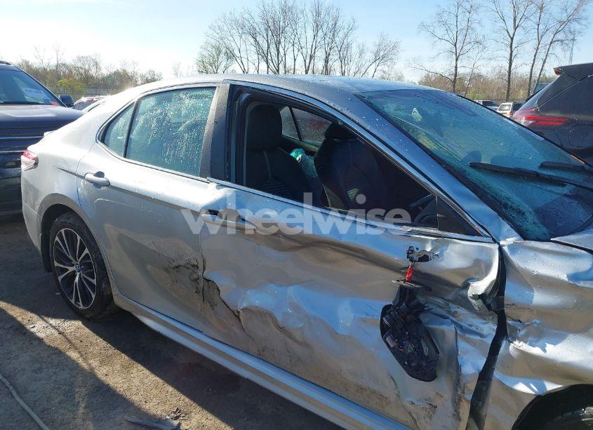 Photo 14 of 2020 Toyota Camry SE (VIN 4T1G11AK7LU873268)