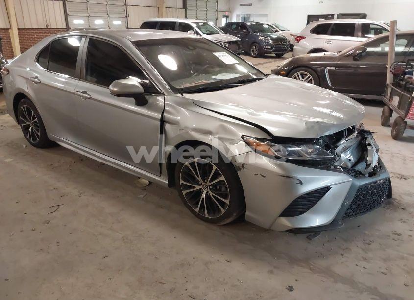 2020 Toyota Camry SE (VIN 4T1G11AK7LU876977) main photo