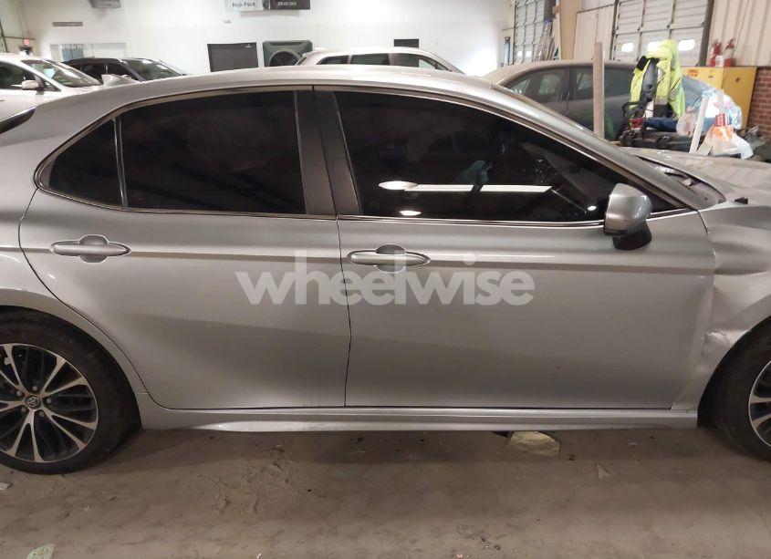 Photo 13 of 2020 Toyota Camry SE (VIN 4T1G11AK7LU876977)