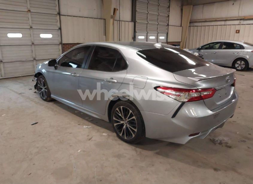 Photo 3 of 2020 Toyota Camry SE (VIN 4T1G11AK7LU876977)