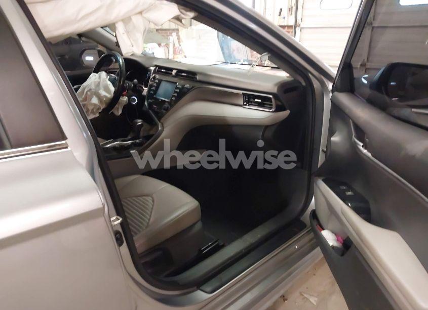 Photo 5 of 2020 Toyota Camry SE (VIN 4T1G11AK7LU876977)