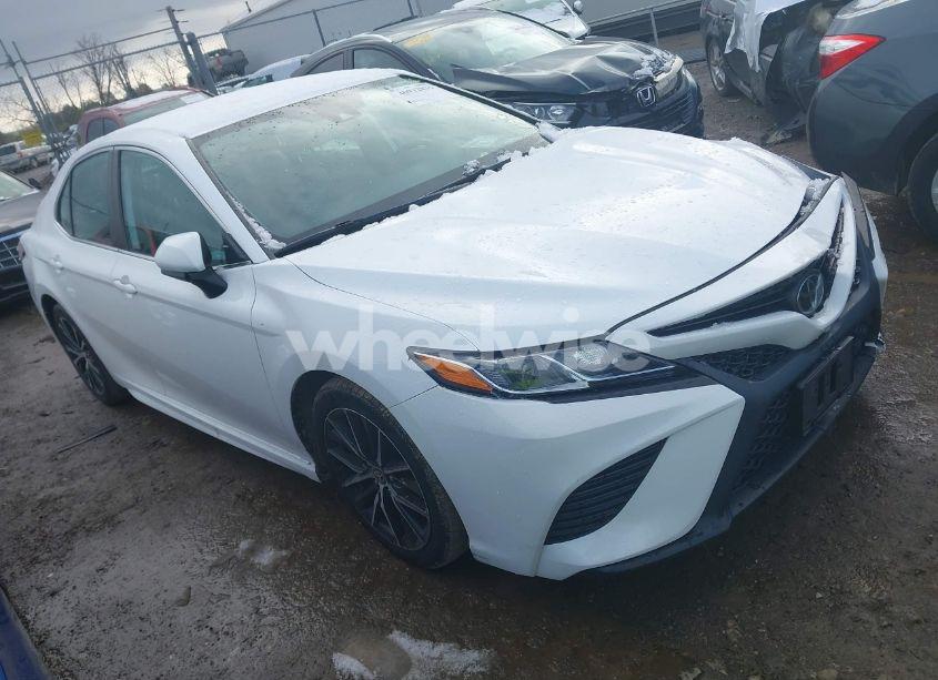 2020 Toyota Camry SE (VIN 4T1G11AK7LU917155) main photo