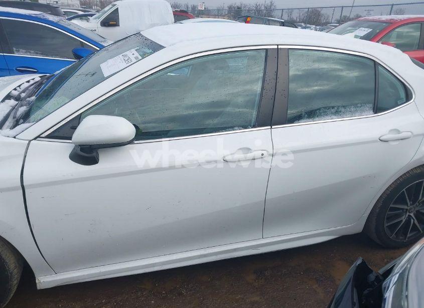 Photo 14 of 2020 Toyota Camry SE (VIN 4T1G11AK7LU917155)