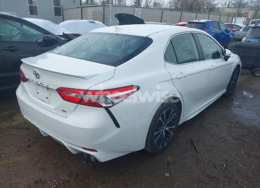 Photo 4 of 2020 Toyota Camry SE (VIN 4T1G11AK7LU917155)