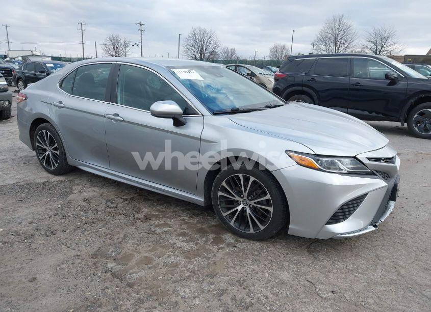 2020 Toyota Camry SE (VIN 4T1G11AK7LU922985) main photo