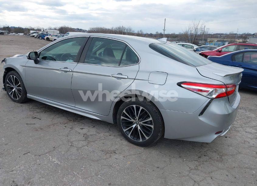 Photo 3 of 2020 Toyota Camry SE (VIN 4T1G11AK7LU922985)