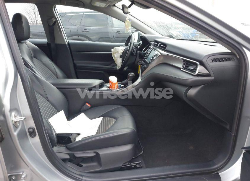 Photo 5 of 2020 Toyota Camry SE (VIN 4T1G11AK7LU922985)