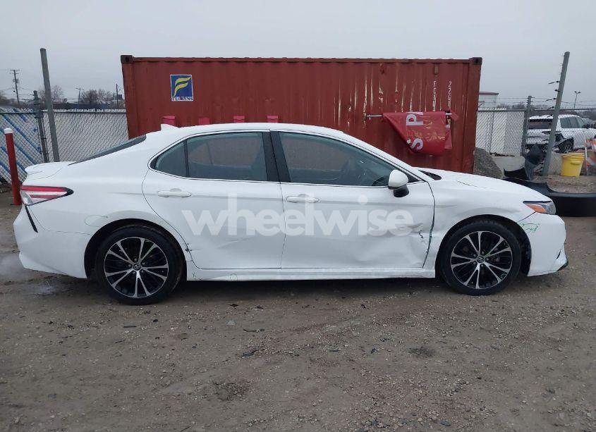 Photo 13 of 2020 Toyota Camry SE (VIN 4T1G11AK7LU939737)