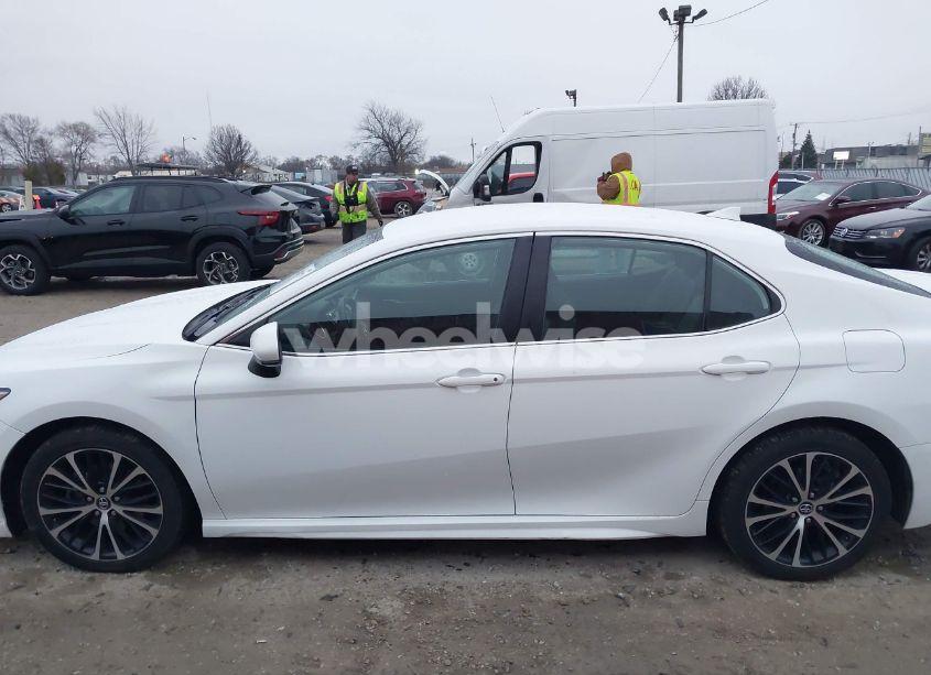 Photo 14 of 2020 Toyota Camry SE (VIN 4T1G11AK7LU939737)