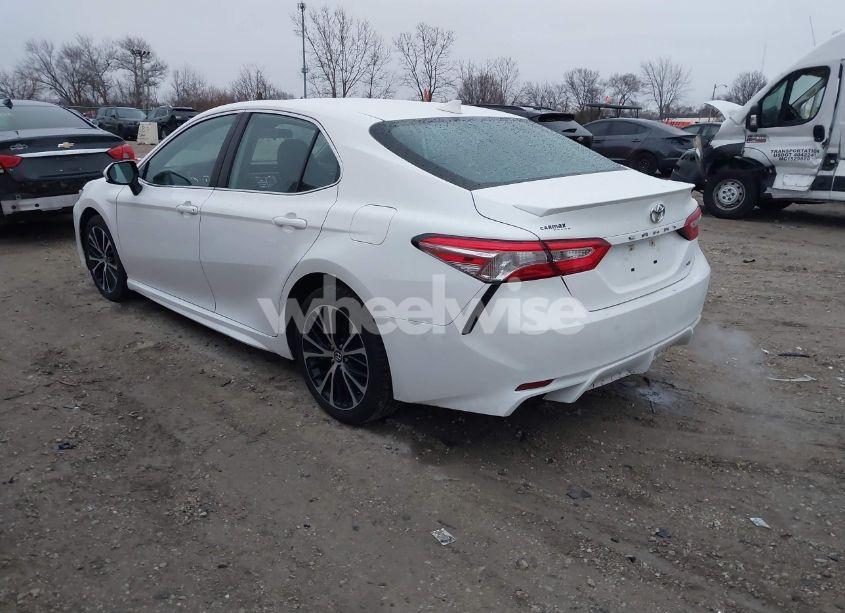 Photo 3 of 2020 Toyota Camry SE (VIN 4T1G11AK7LU939737)