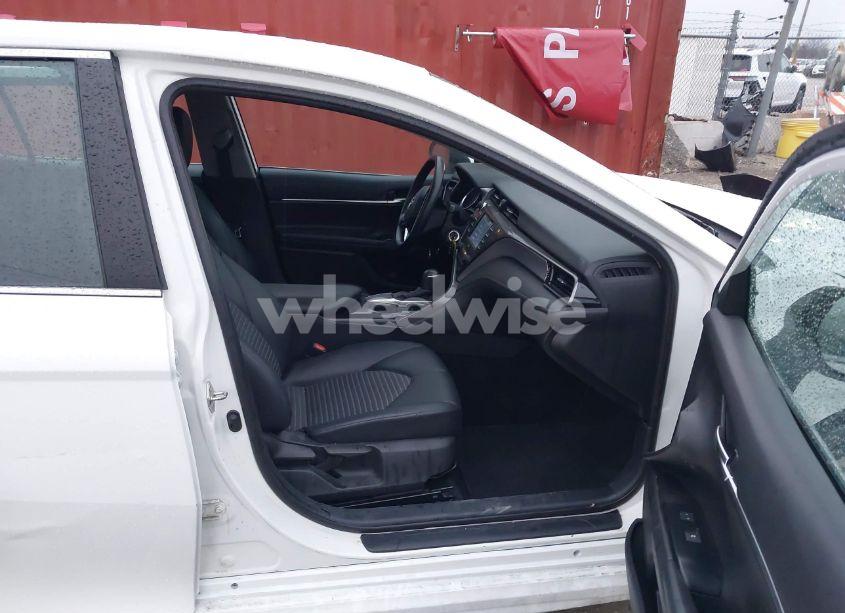 Photo 5 of 2020 Toyota Camry SE (VIN 4T1G11AK7LU939737)