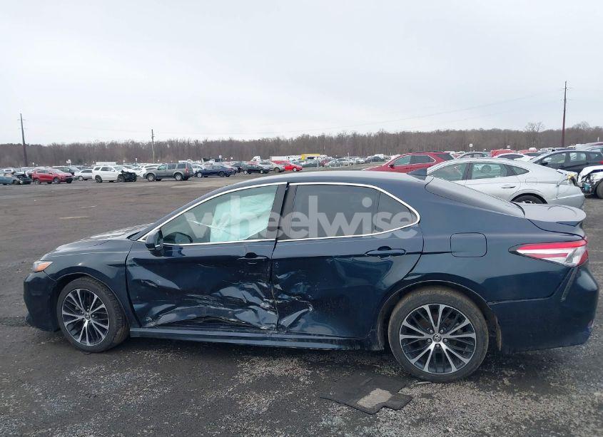 Photo 14 of 2020 Toyota Camry SE/SE NIGHTSHADE EDITION (VIN 4T1G11AK7LU947532)