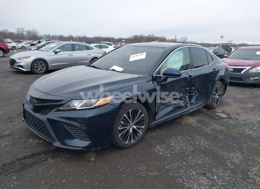 Photo 2 of 2020 Toyota Camry SE/SE NIGHTSHADE EDITION (VIN 4T1G11AK7LU947532)