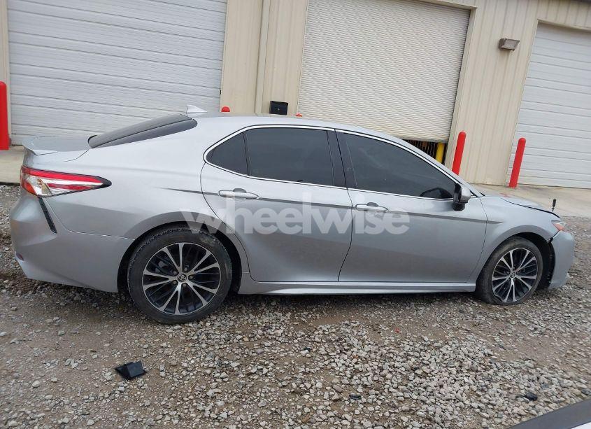 Photo 13 of 2020 Toyota Camry SE (VIN 4T1G11AK7LU947594)