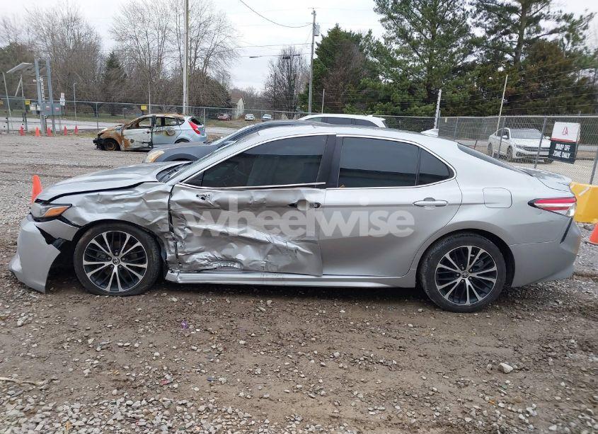 Photo 14 of 2020 Toyota Camry SE (VIN 4T1G11AK7LU947594)