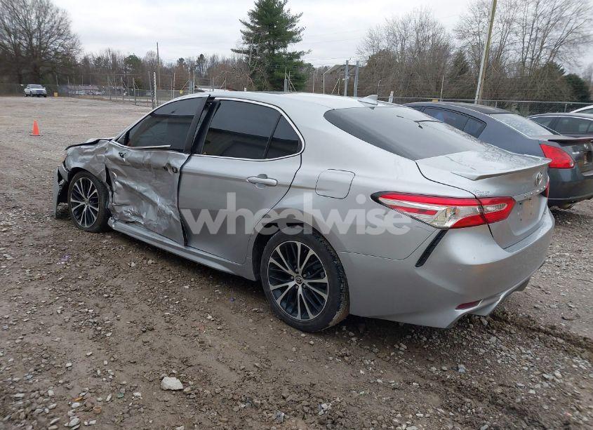 Photo 3 of 2020 Toyota Camry SE (VIN 4T1G11AK7LU947594)