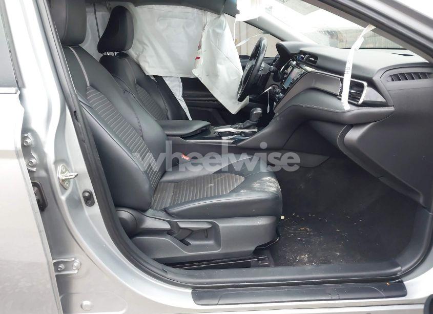 Photo 5 of 2020 Toyota Camry SE (VIN 4T1G11AK7LU947594)