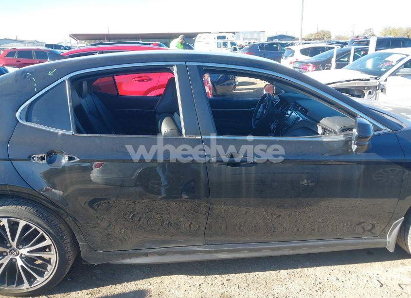 Photo 14 of 2020 Toyota Camry SE (VIN 4T1G11AK7LU986010)