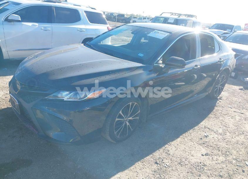 Photo 2 of 2020 Toyota Camry SE (VIN 4T1G11AK7LU986010)