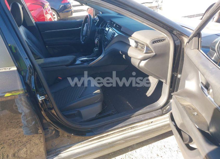 Photo 5 of 2020 Toyota Camry SE (VIN 4T1G11AK7LU986010)