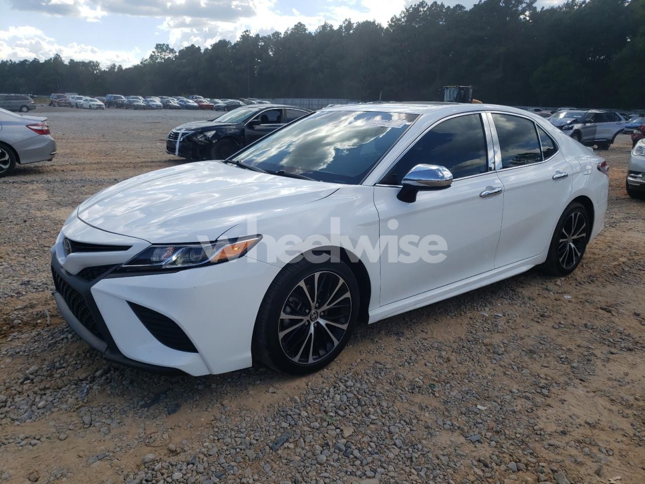 2020 TOYOTA CAMRY SE (VIN 4T1G11AK7LU989974) main photo