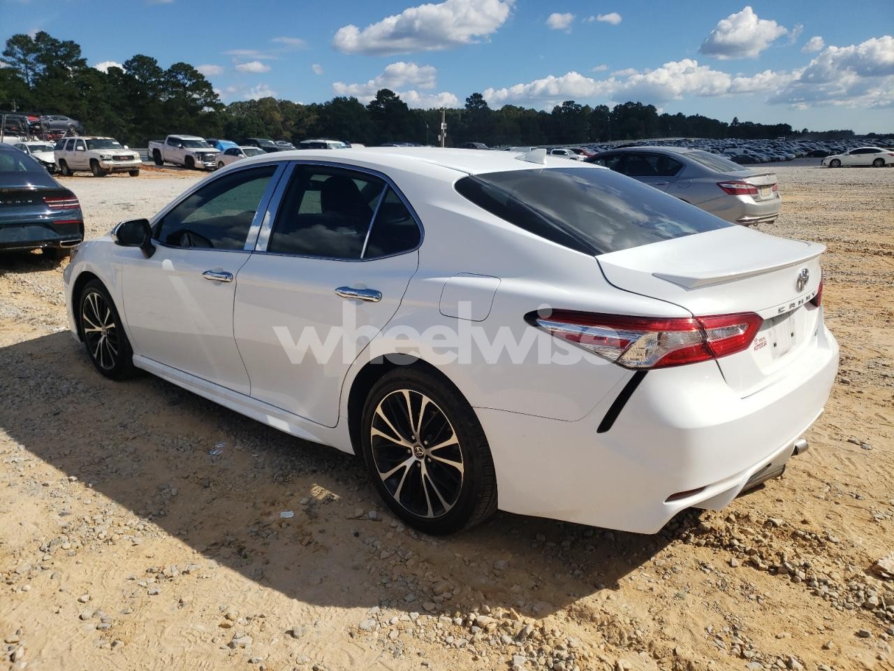 Photo 2 of 2020 TOYOTA CAMRY SE (VIN 4T1G11AK7LU989974)