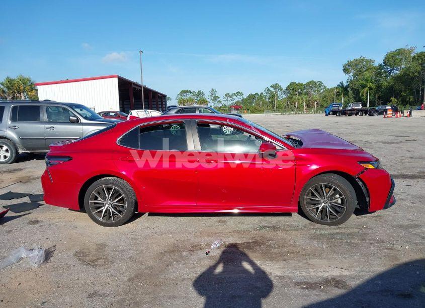 Photo 13 of 2021 Toyota Camry SE (VIN 4T1G11AK7MU420205)