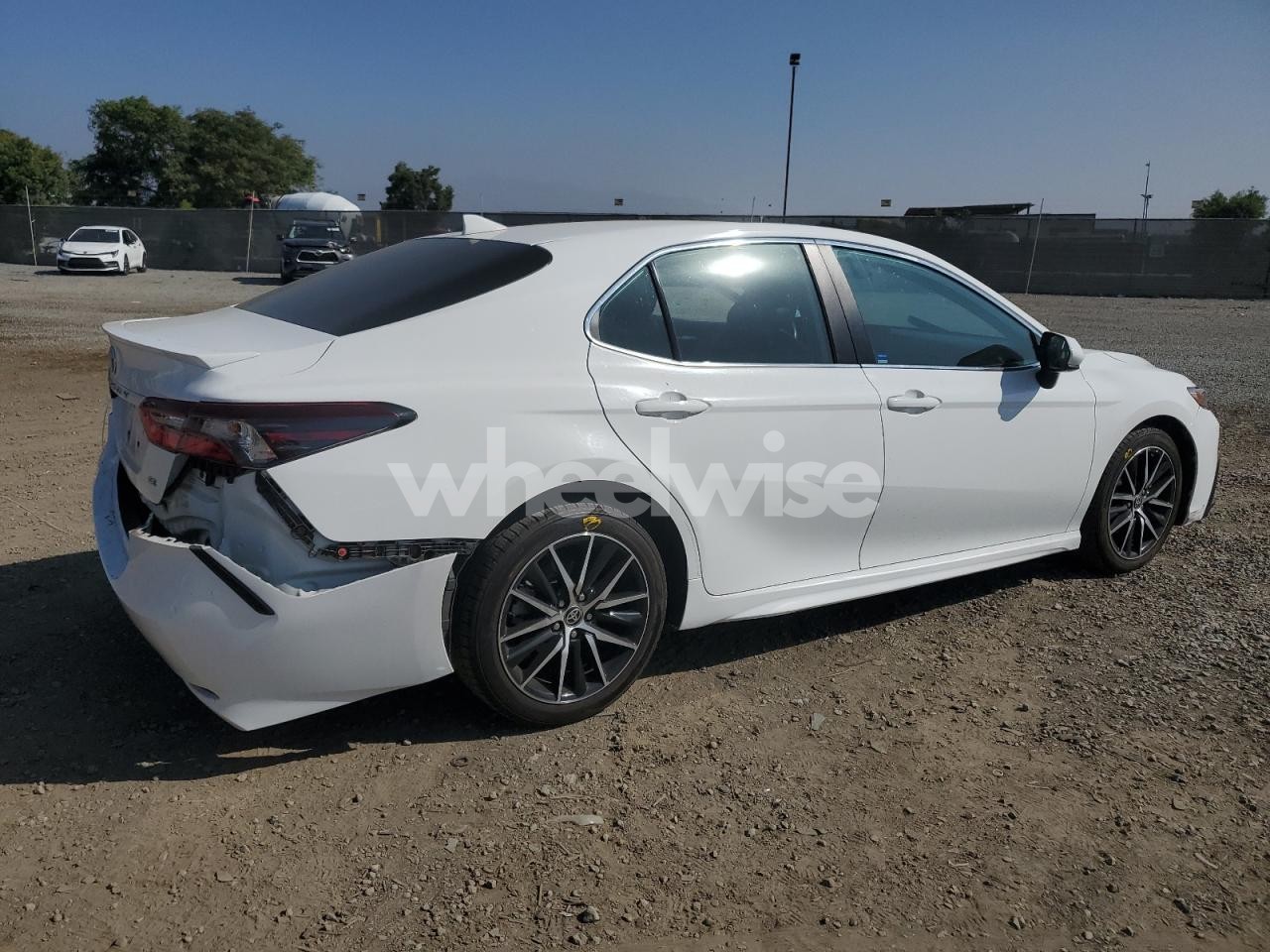 Photo 3 of 2021 TOYOTA CAMRY SE (VIN 4T1G11AK7MU436839)