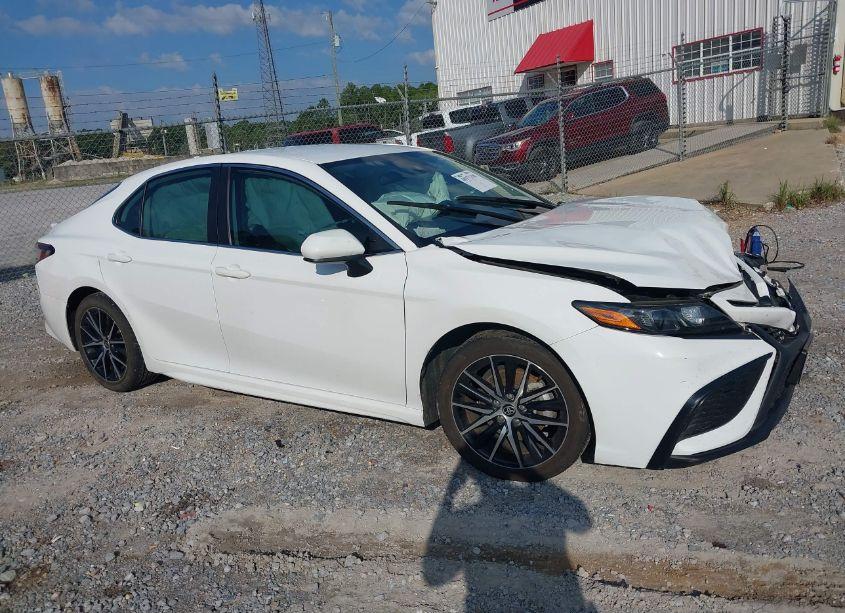 Photo 13 of 2021 Toyota Camry SE (VIN 4T1G11AK7MU515945)