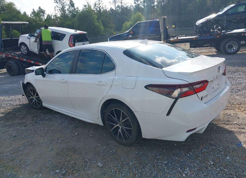 Photo 14 of 2021 Toyota Camry SE (VIN 4T1G11AK7MU515945)