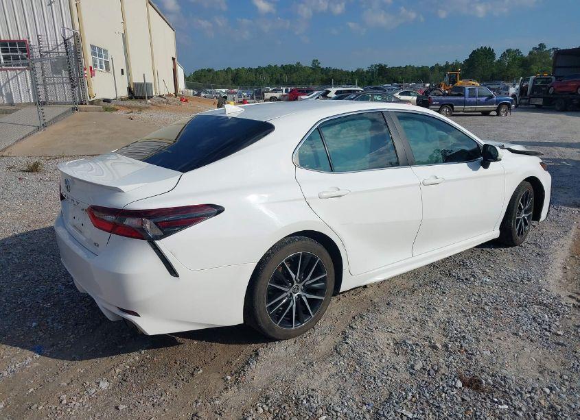 Photo 4 of 2021 Toyota Camry SE (VIN 4T1G11AK7MU515945)