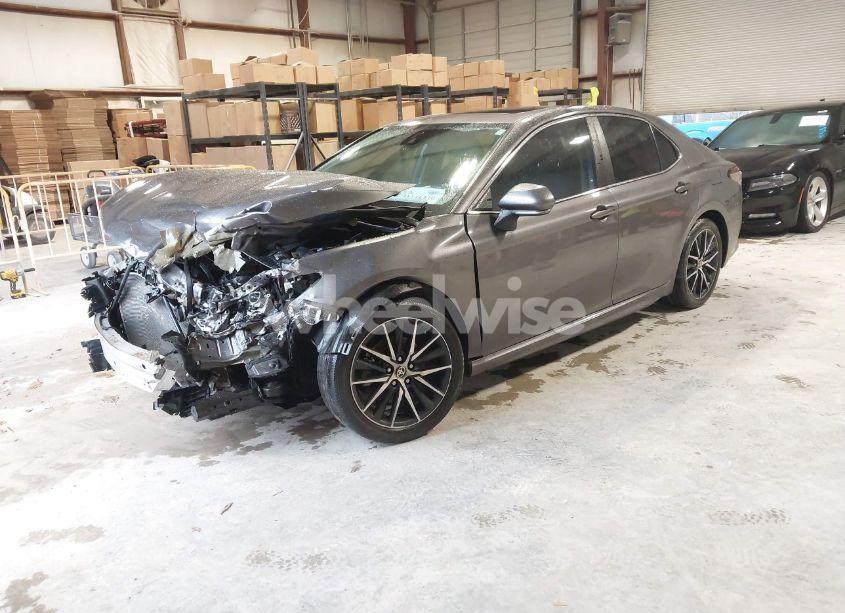 Photo 2 of 2021 Toyota Camry SE (VIN 4T1G11AK7MU531241)