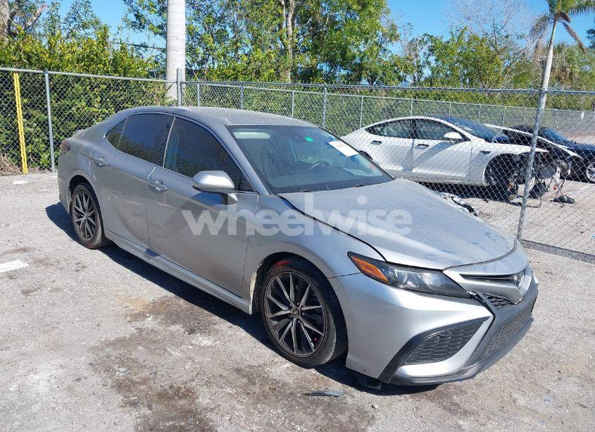 2021 Toyota Camry SE (VIN 4T1G11AK7MU550341) main photo