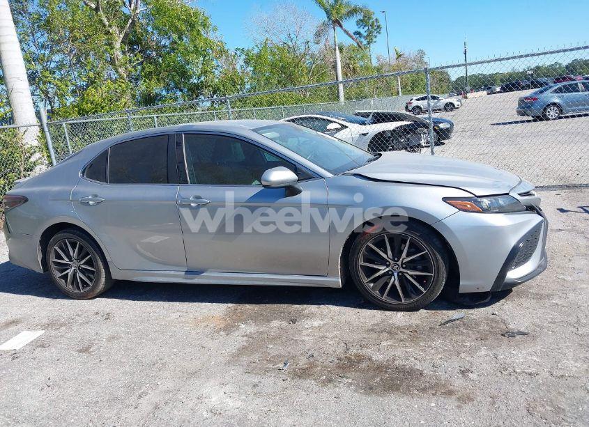 Photo 13 of 2021 Toyota Camry SE (VIN 4T1G11AK7MU550341)