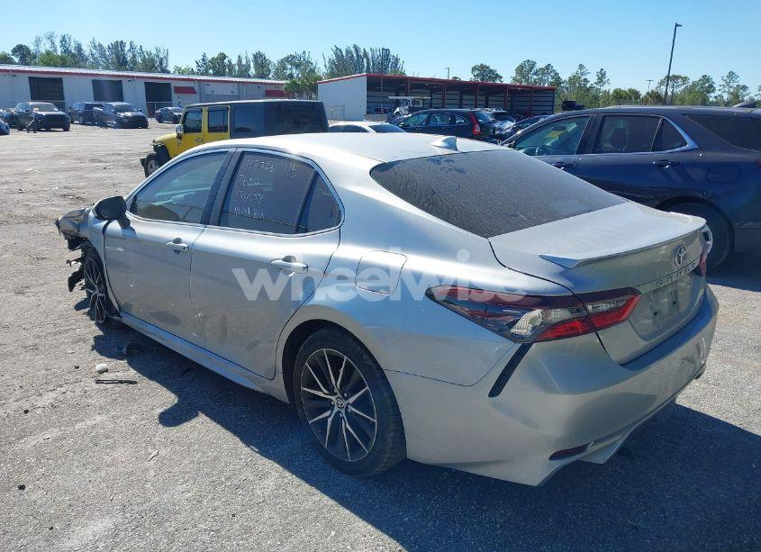 Photo 3 of 2021 Toyota Camry SE (VIN 4T1G11AK7MU550341)