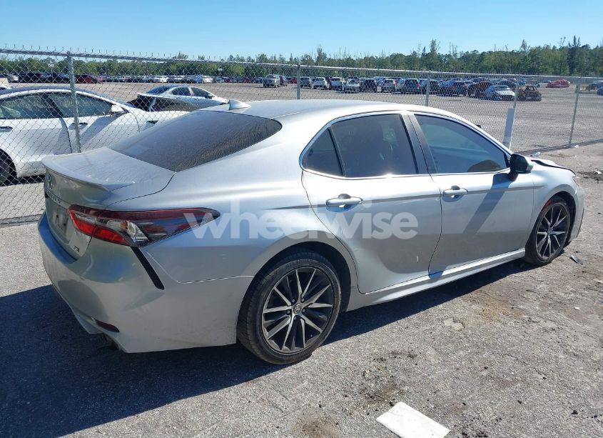 Photo 4 of 2021 Toyota Camry SE (VIN 4T1G11AK7MU550341)