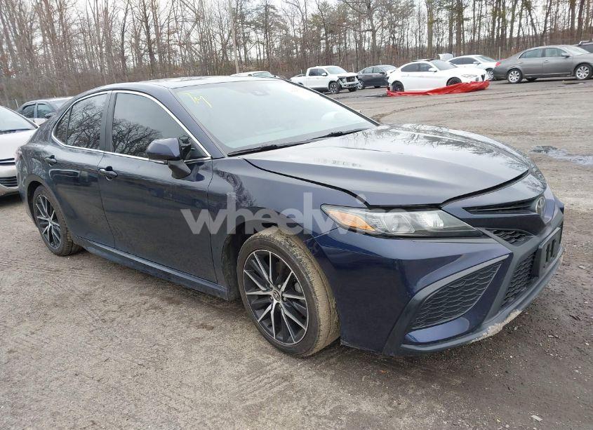 2021 Toyota Camry SE (VIN 4T1G11AK7MU573215) main photo