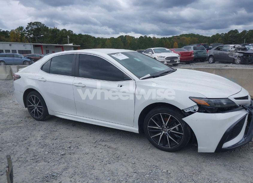 Photo 13 of 2021 Toyota Camry SE (VIN 4T1G11AK7MU588202)