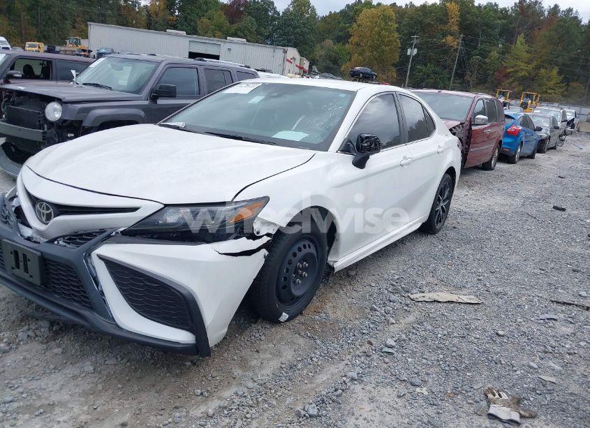 Photo 2 of 2021 Toyota Camry SE (VIN 4T1G11AK7MU588202)