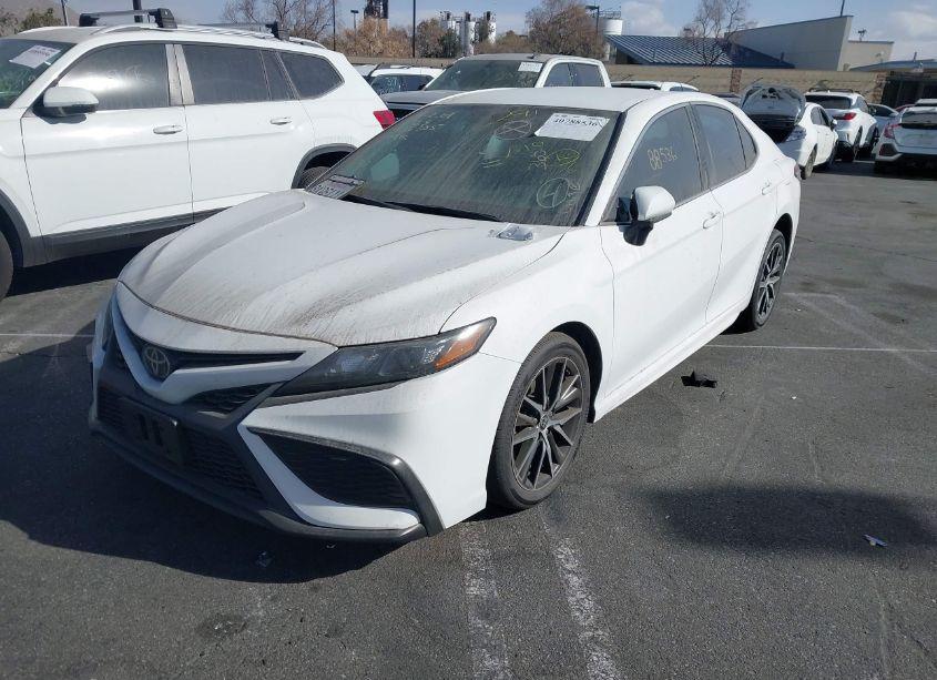 Photo 2 of 2021 Toyota Camry SE (VIN 4T1G11AK7MU608187)