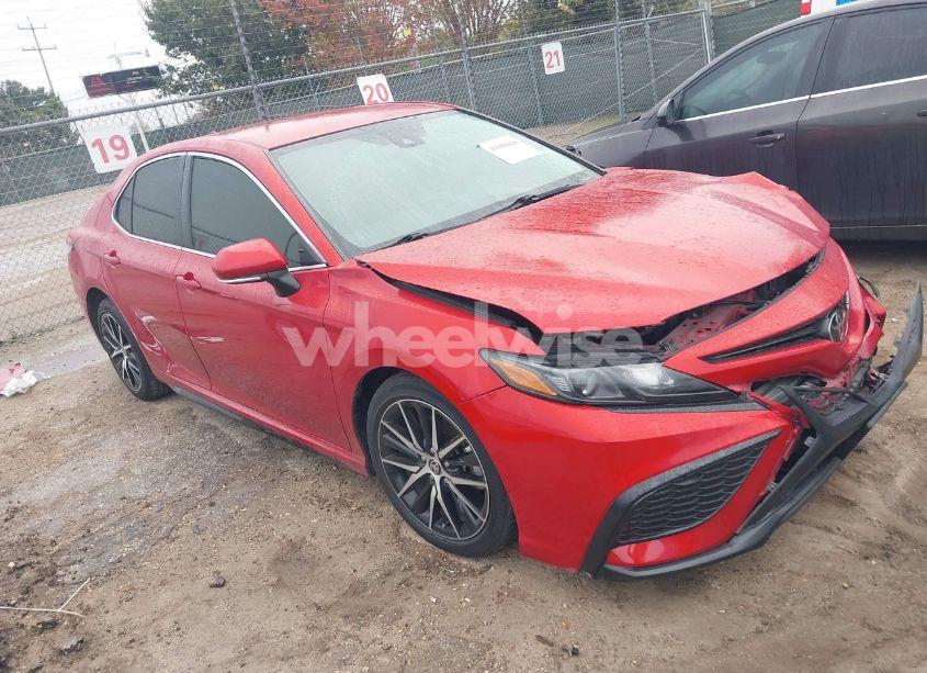 2022 Toyota Camry SE (VIN 4T1G11AK7NU001093) main photo