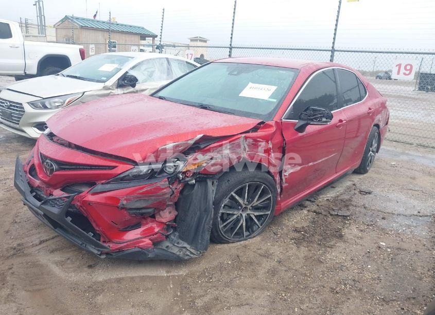 Photo 2 of 2022 Toyota Camry SE (VIN 4T1G11AK7NU001093)
