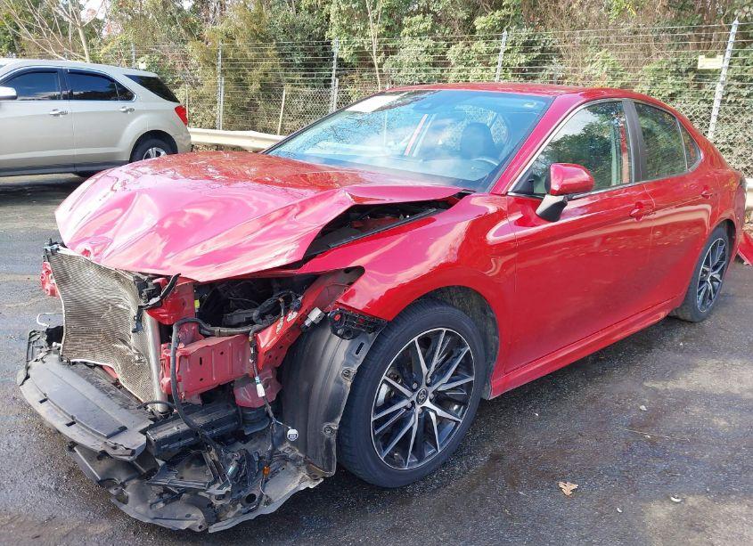 Photo 2 of 2022 Toyota Camry SE (VIN 4T1G11AK7NU025670)