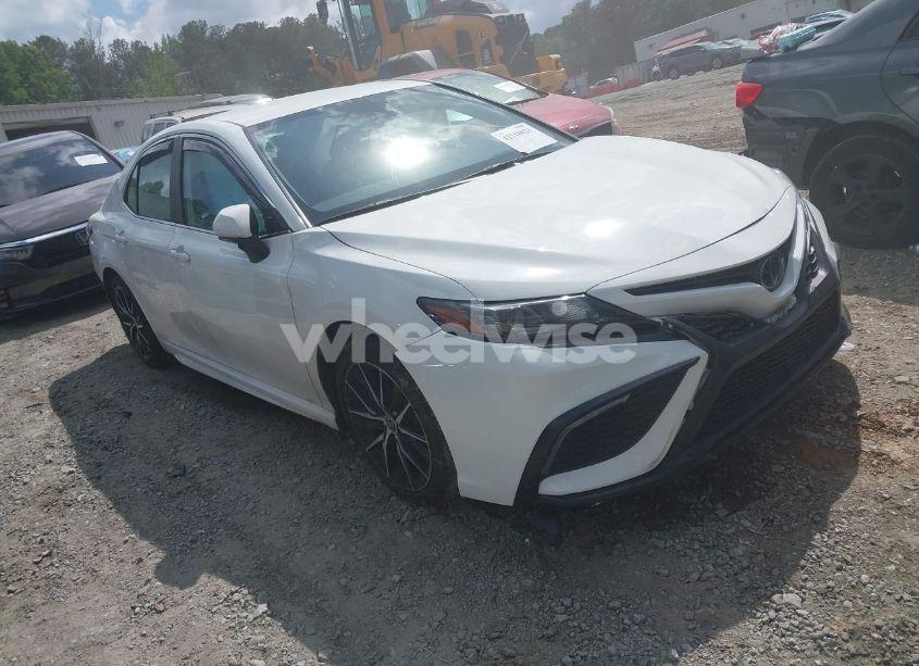 2022 Toyota Camry SE (VIN 4T1G11AK7NU040153) main photo