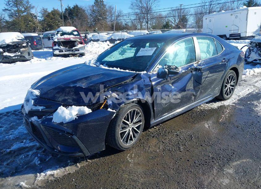 Photo 2 of 2022 Toyota Camry SE (VIN 4T1G11AK7NU637447)